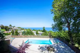 A house combining modern and traditional elements