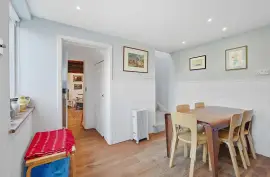 What a delightful cottage just moments away from the beech!