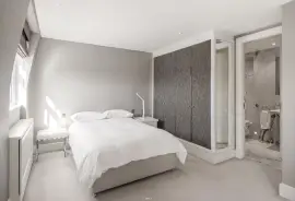 House with state-of-the-art amenities and incredible views of Regent's Park