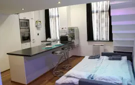 Bulinegyed, de csendes, teljes értékű galériával 61 m2