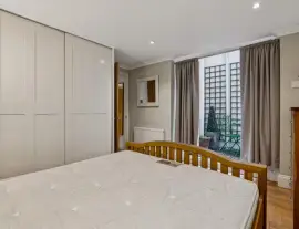 An absolutely charming four-bedroom house with a very private terrace, garden, and basement apartment, ideal in…