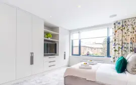 An impressive house with a garden and roof terrace on Battersea Church Road