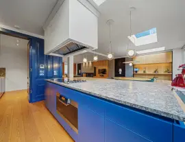 Completely renovated by the current owners, this is a first-class semi-detached house with four bedrooms.