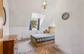 6 bedroom end of terrace house for sale