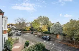 6 bedroom end of terrace house for sale