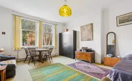 6 bedroom end of terrace house for sale