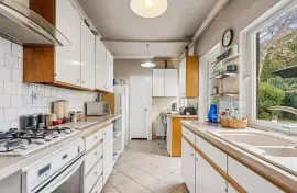 6 bedroom end of terrace house for sale