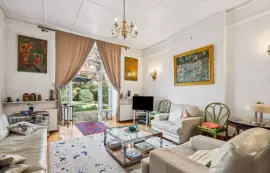 6 bedroom end of terrace house for sale