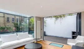 A bright and spacious house with four bedrooms and a roof terrace.