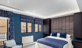 A bright and spacious house with four bedrooms and a roof terrace.