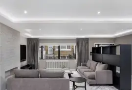 A bright and spacious house with four bedrooms and a roof terrace.