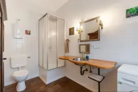 Einmalige Chance! Liebevoll saniertes Denkmal-Mehrfamilienhaus mit genehmigtem Bauprojekt im Garten