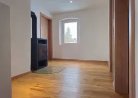 Gepflegtes Bauernhaus mit großen Garten und Scheunen!