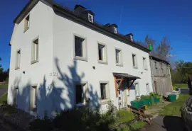 Gepflegtes Bauernhaus mit großen Garten und Scheunen!