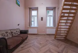 VII. Kerület, Almássy tér, 44 m2-es, társasházi lakás, 2 szobás