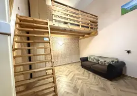 VII. Kerület, Almássy tér, 44 m2-es, társasházi lakás, 2 szobás