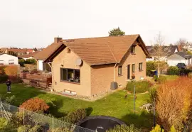 Einfamilienhaus mit Einliegerwohnung und großem Garten