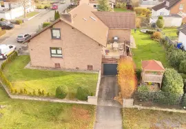 Einfamilienhaus mit Einliegerwohnung und großem Garten