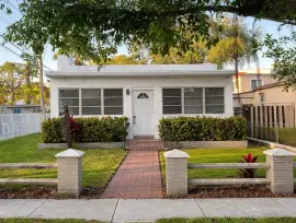 Modernly remodeled 4 bed, 2 bath Pool Home