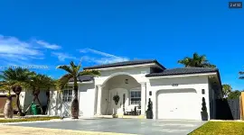 Modernly remodeled 4 bed, 2 bath Pool Home