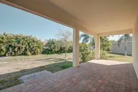 Contemporary 3-Bed Florida Home with STR Potential