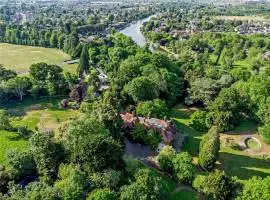 Priest Hill, Old Windsor SL4