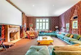 Priest Hill, Old Windsor SL4