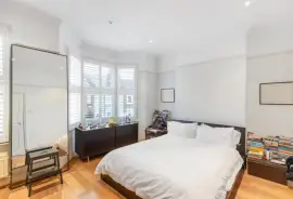 Terraced house: for sale in London