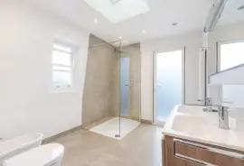 Terraced house: for sale in London