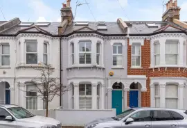 Terraced house: for sale in London