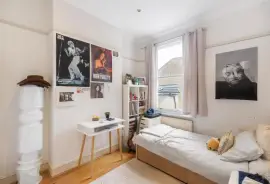 Terraced house: for sale in London