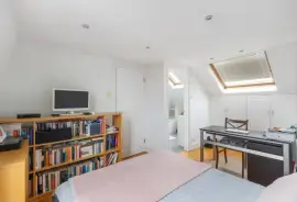 Terraced house: for sale in London