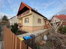 XVII ker. kétszintes családi ház eladó!