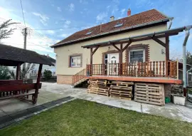 XVII ker. kétszintes családi ház eladó!