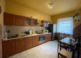 XVII ker. kétszintes családi ház eladó!