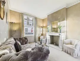 Elegant Georgian three-bedroom house in London