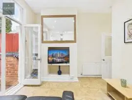 4 Bedroom Ground Floor Flat 