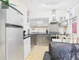 4 Bedroom Ground Floor Flat 