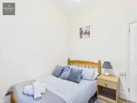 4 Bedroom Ground Floor Flat 