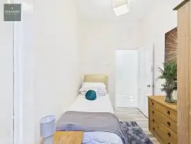 4 Bedroom Ground Floor Flat 