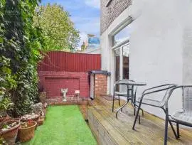 4 Bedroom Ground Floor Flat 