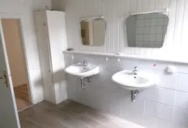 Zweifamilienhaus mit Lager und großem Grundstück ohne Makler