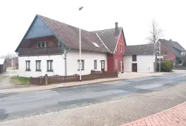 Zweifamilienhaus mit Lager und großem Grundstück ohne Makler