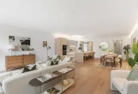 Semi-detached house: for sale in London