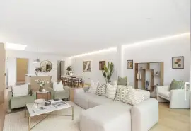 Semi-detached house: for sale in London