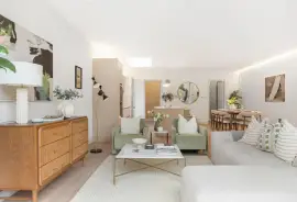 Semi-detached house: for sale in London
