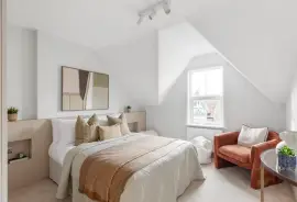 Semi-detached house: for sale in London