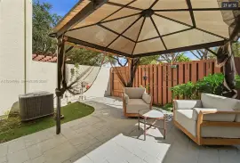 Beautifully remodeled townhouse