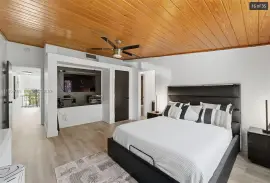 Beautifully remodeled townhouse