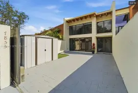 Beautifully remodeled townhouse